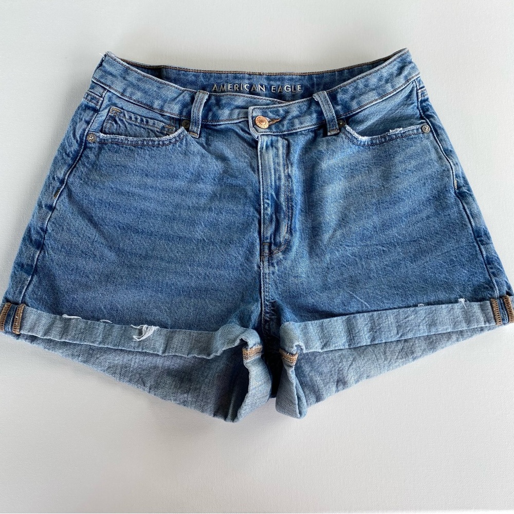 American Eagle Outfitters High-Rise Mom Short